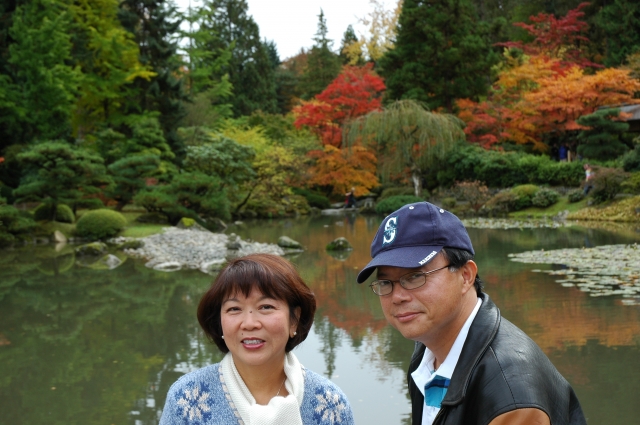 10/15/05 Japanese Garden Seattle, WA - Cl72 Cecile Carbonell del Rosario & husband Rolly